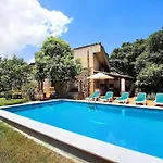Lovely Mallorquin In By Renthousing Villa