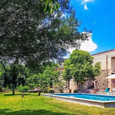 Lovely Mallorquin In By Renthousing